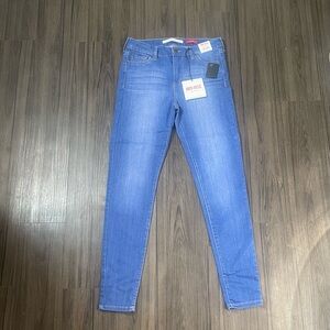 Celebrity Pink Mid Rise Skinny Jeans Size 9 NWT